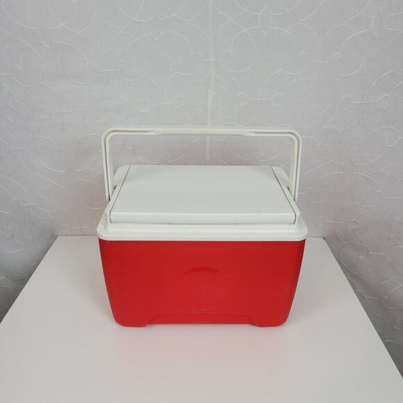 Igloo Island Breeze Lunch Cooler Ice Box 9 Quart Red White Made in USA - Picture 1 of 13